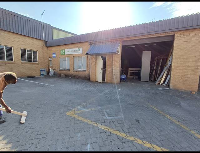 166M² MINI FACTORY TO LET IN KYA SANDS